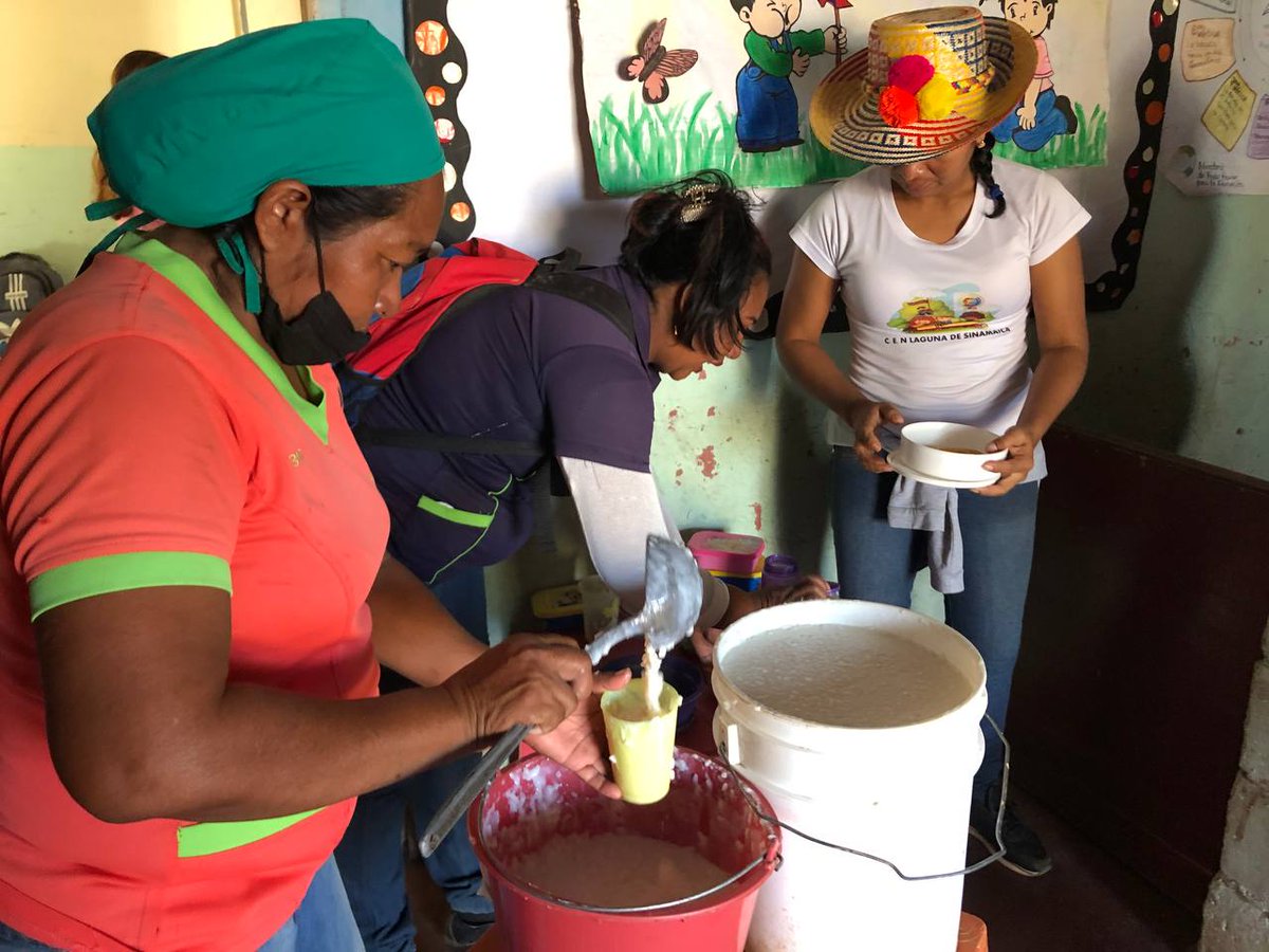 La fundación La Papelera Tiene Hambre está transformando comunidades con su proyecto Educar es la Tarea. 📚 ¡Imaginen escuelas con huertos que enseñan a cuidar nuestro planeta y construcciones hechas con plástico reciclado. #Zulia #Venezuela #LaPapeleraTieneHambre