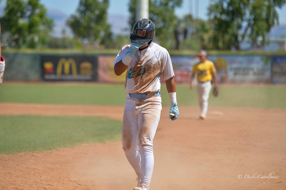 CruzLopez2025's tweet photo. Currently batting 343. With only 4 k’s in 4 weeks of pscl. Getting ready for playoffs with my boys. https://t.co/MCKx1puVOj