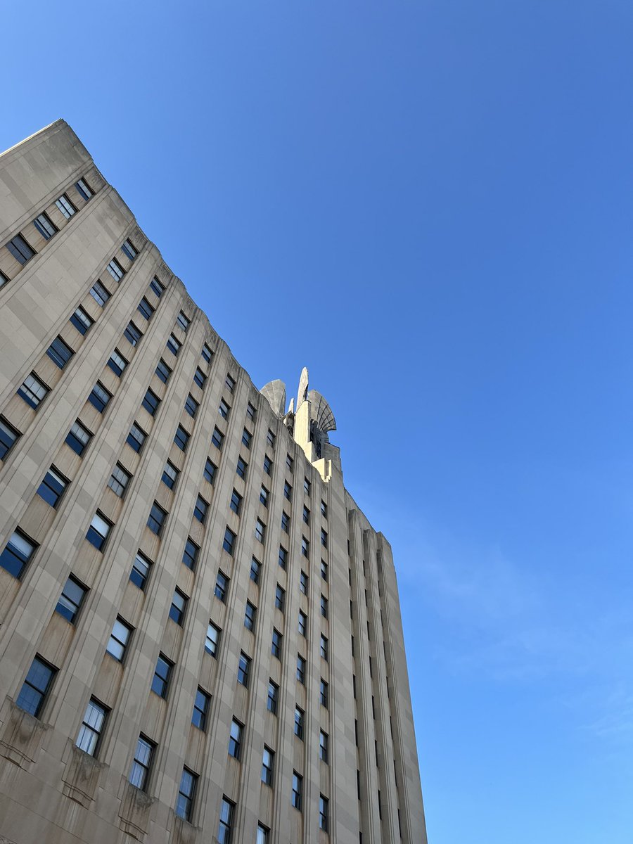 xivmaddie's tweet image. flirting with this building behind here