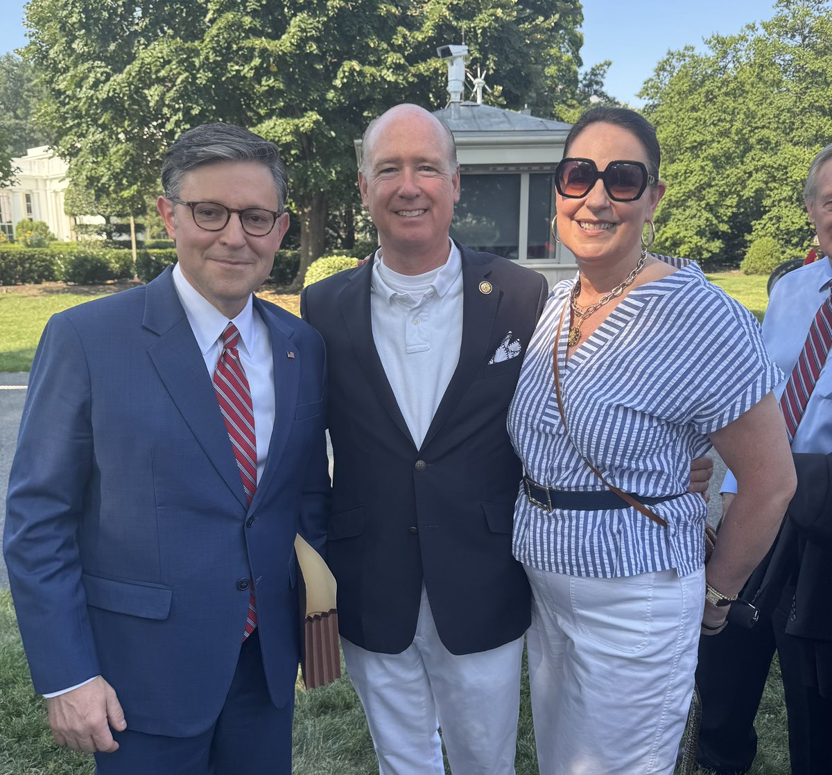 Robert_Aderholt's tweet image. On this 4th of July, Caroline and I were honored to be at the White House for the signing of the One Big Beautiful Bill—by @realDonaldTrump blocking the largest tax hike in U.S. history, cutting taxes on tips/overtime, securing the border, and protecting Medicaid. 🇺🇸…