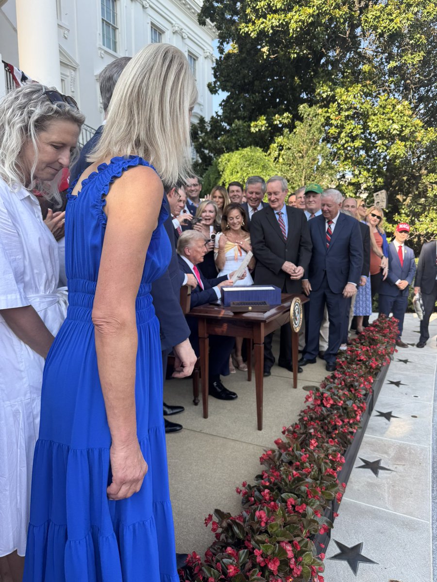 Robert_Aderholt's tweet image. On this 4th of July, Caroline and I were honored to be at the White House for the signing of the One Big Beautiful Bill—by @realDonaldTrump blocking the largest tax hike in U.S. history, cutting taxes on tips/overtime, securing the border, and protecting Medicaid. 🇺🇸…