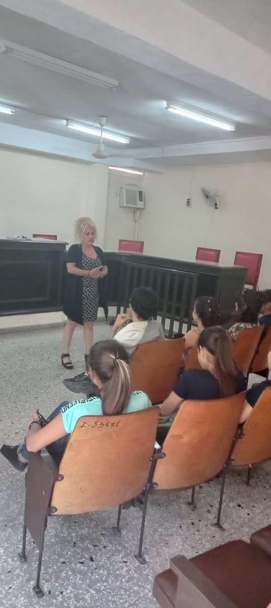 Con #HonorHolguinero realizamos encuentro con otros estudiantes de 2do año de Derecho, sobre los recursos de apelación en materia civil #JusticiaEfectivaYTransparente en #HolguínSí #NiUnPasoAtrás ♥ 🇨🇺, además de participar en la inspección al Tribunal Municipal de #Holguín.