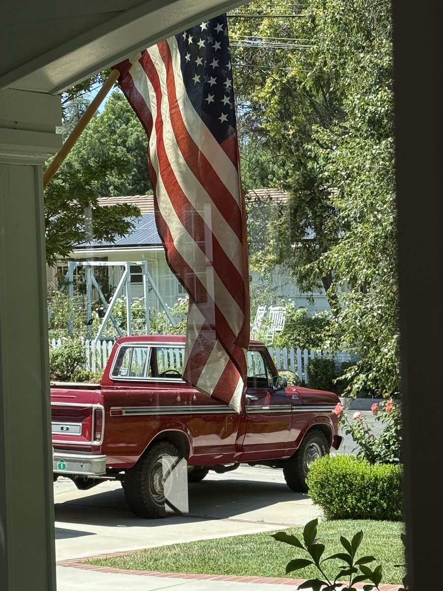 If you’re not eating bbq chips splashed in pool water on the #4thOfJuly then you’re doing t wrong.