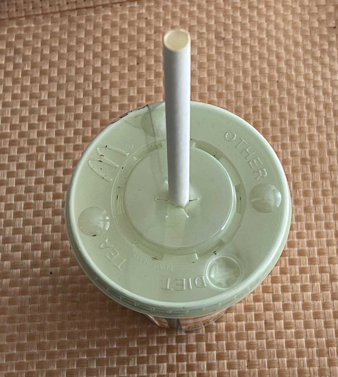 アメリカでも導入されてるので、全社共通で推進してますね
しかも蓋はプラのままという謎の極みで