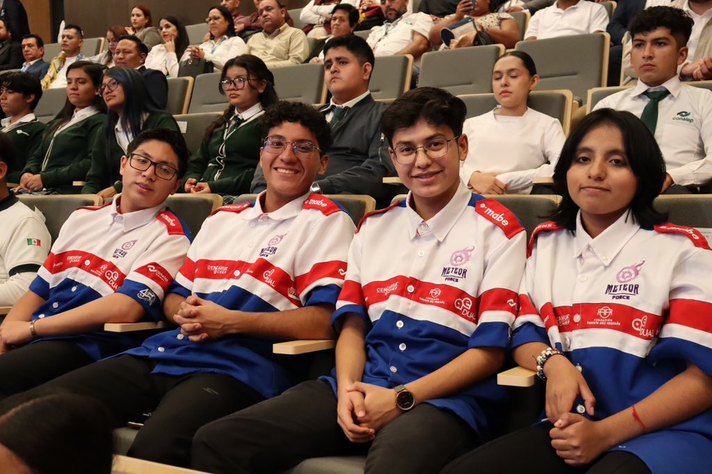 educacionqro's tweet image. ✨ Sus logros reflejan esfuerzo, constancia y mucho corazón.
Muy orgullosos de reconocer a las y los estudiantes de @CONALEPQRO que han destacado como casos de éxito a nivel nacional.
Son inspiración para sus comunidades y orgullo para todo el país.
#CONALEP