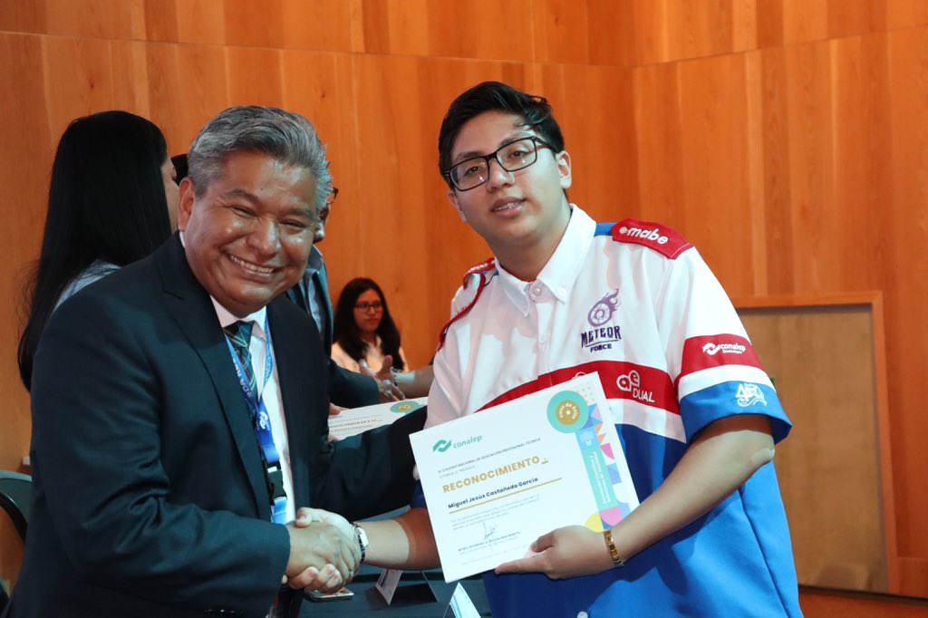 educacionqro's tweet image. ✨ Sus logros reflejan esfuerzo, constancia y mucho corazón.
Muy orgullosos de reconocer a las y los estudiantes de @CONALEPQRO que han destacado como casos de éxito a nivel nacional.
Son inspiración para sus comunidades y orgullo para todo el país.
#CONALEP