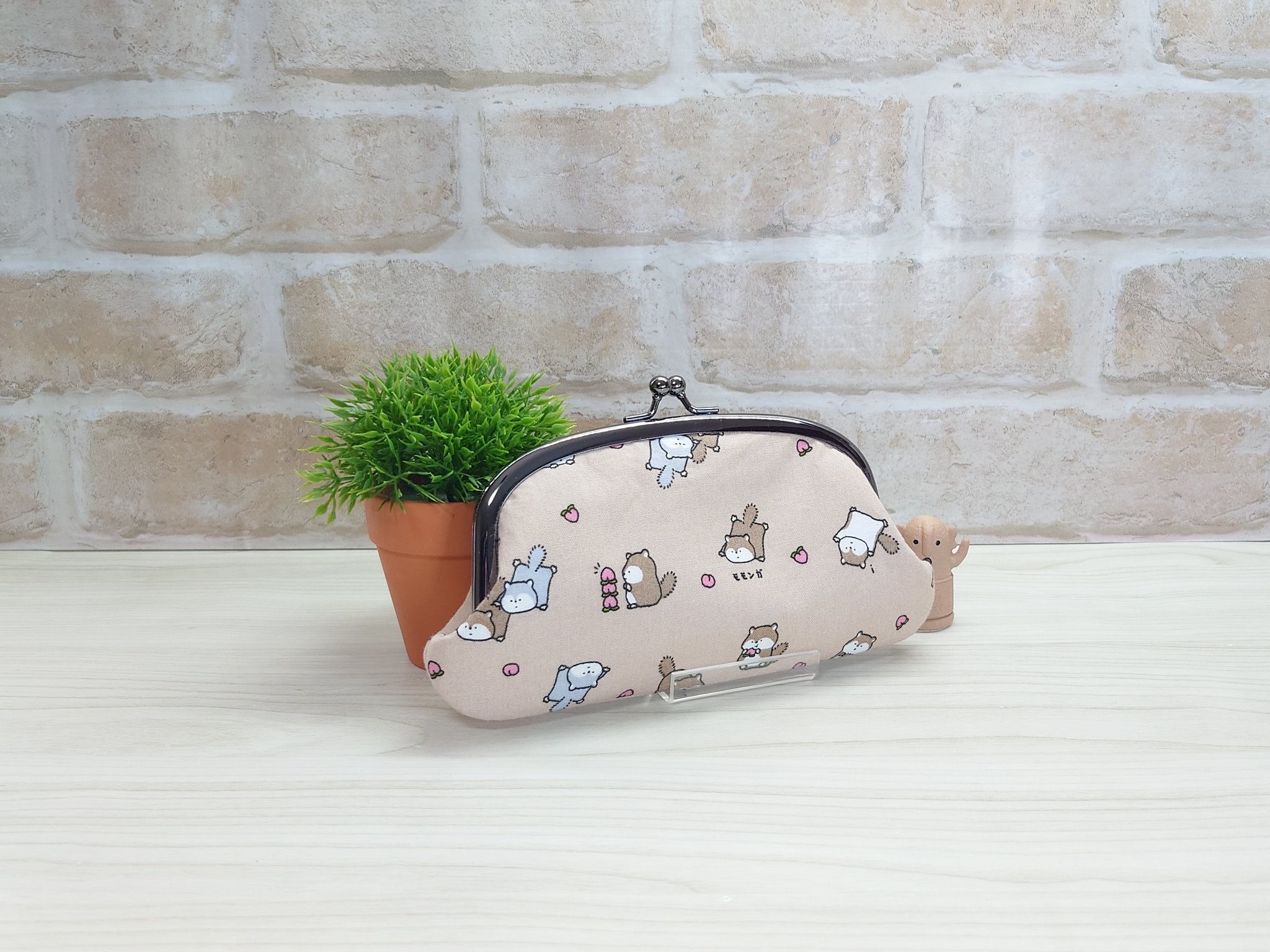【こみゃんこ様】がま口クエストバッグ　ハンドメイド 半額SALE／ こみゃんこ様】がま口クエストバッグ ハンドメイド