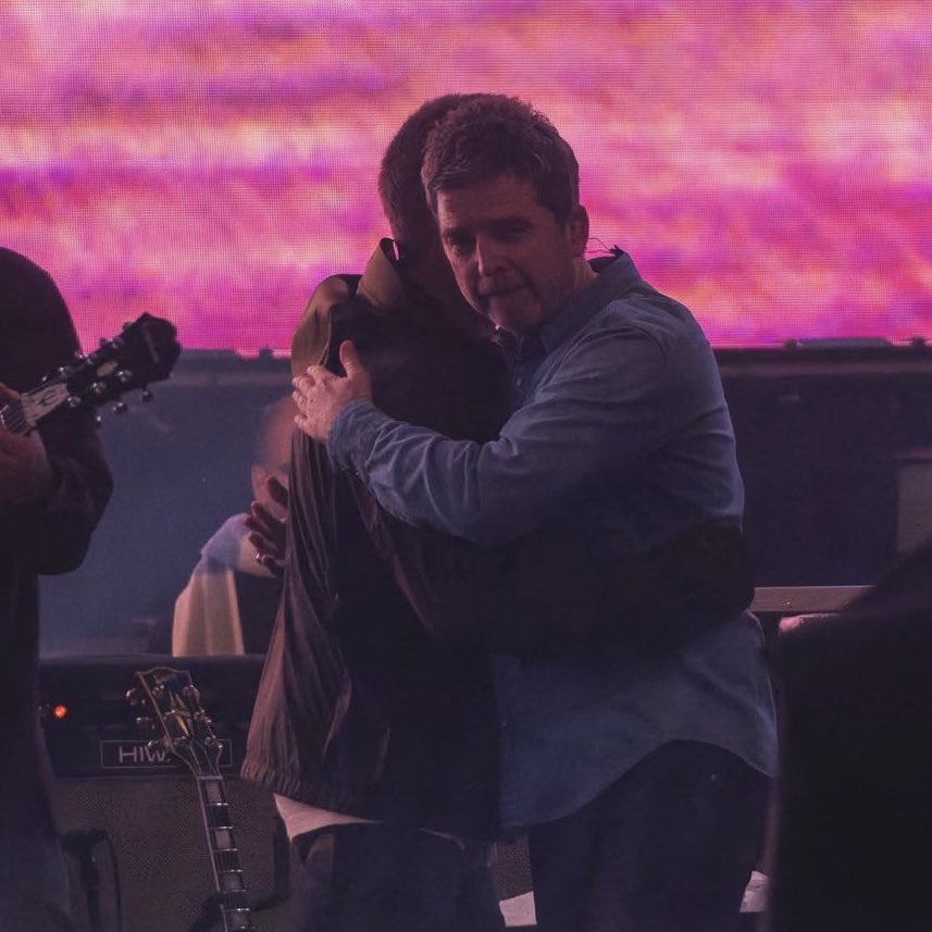 eycteann's tweet image. Empezó el show: Noel lloraba. 
Terminó el show: Noel lloraba.
Tengo cositas de Noel.