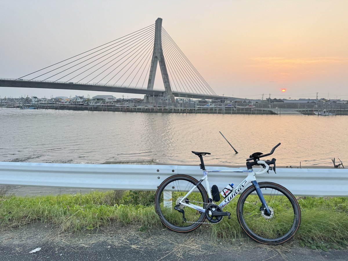 ロードバイク乗りたいが暑いし眠たいし迷う
せっかくゴープロ充電したしどこか面白いところ走りたい