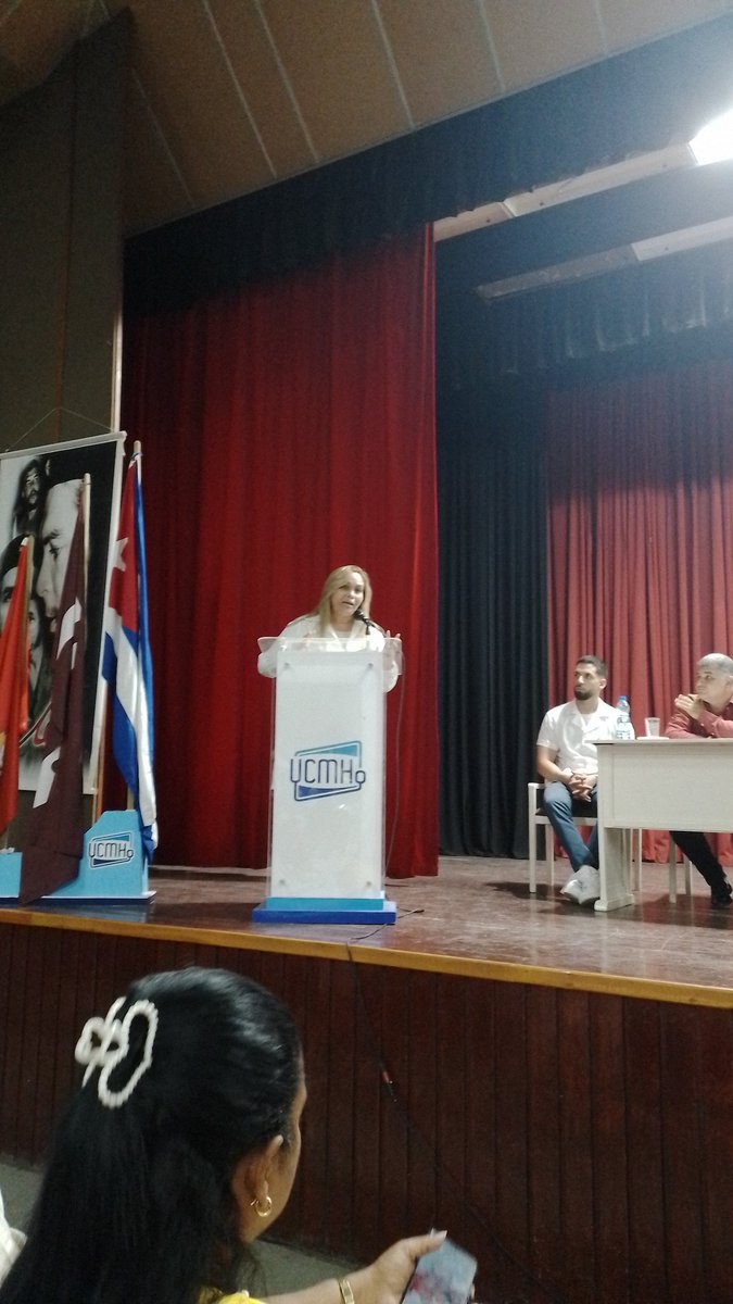 💥Sesión final del proceso de evaluación externa a la carrera de Enfermería. Después de intensas jornadas concluimos el programa, convencidos de que será un final de victorias.
Por la atención y el cuidado #SiAcreditamos