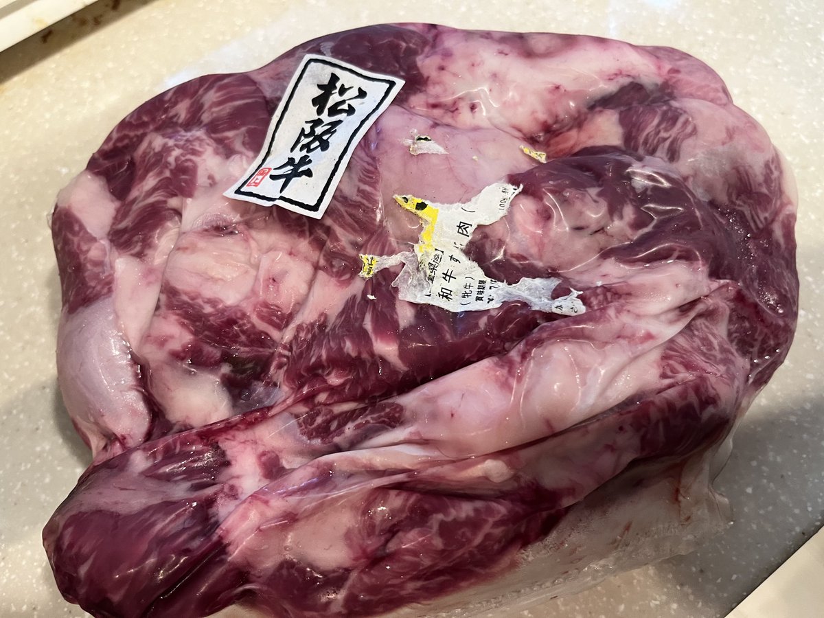 今日の肴
松坂牛の牝牛仕込んでいきます…🐮