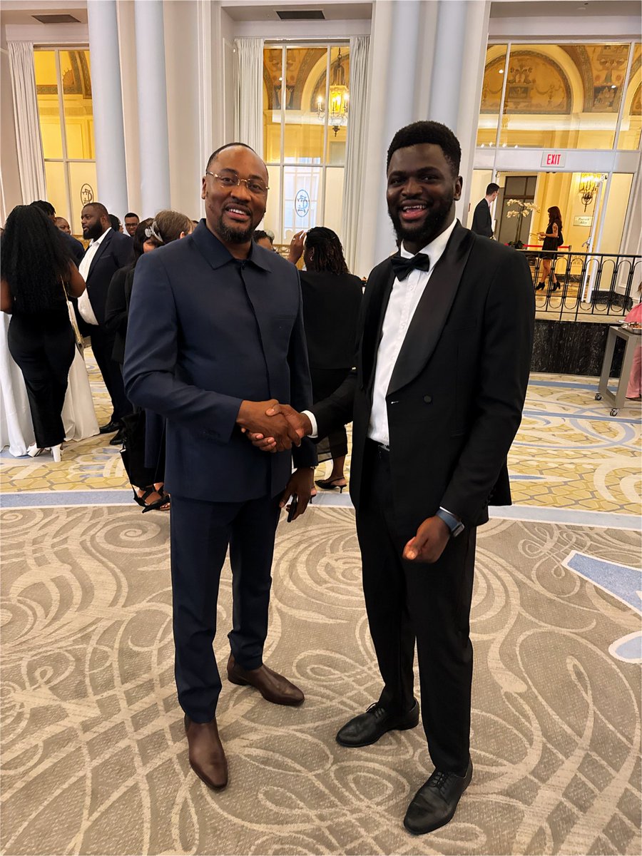 À l’occasion de la célébration du 65e anniversaire de l’indépendance de la République Démocratique du Congo, j’ai eu l’honneur de participer à cet événement mémorable et de rencontrer plusieurs figures influentes du monde politique et diplomatique.

Parmi ces personnalités, j’ai