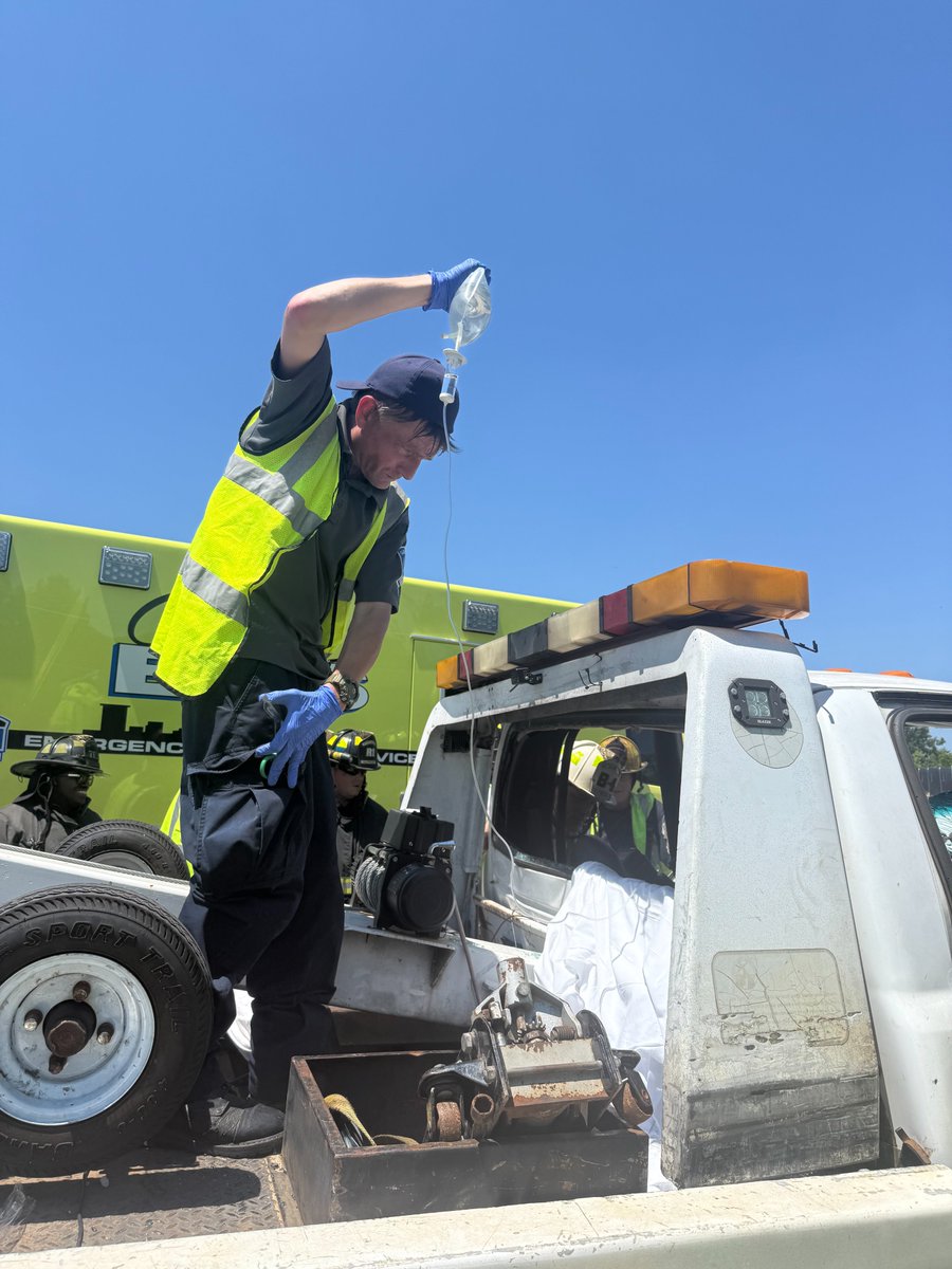 ClevelandEMS's tweet photo. This is training, this is skill and dedication, this is what we do, this is Cleveland EMS! https://t.co/Ut2LvXW2kL