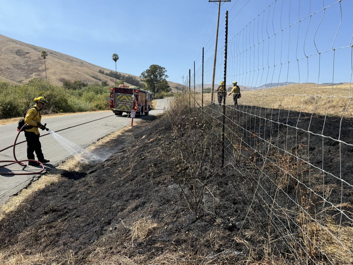 CALFIRE_SLO's tweet image. Vegetation Fire – Cayucos
CAL FIRE SLO and County Fire responded to a 20x20 spot fire near Cayucos Creek Rd, just off Highway 1 and Picachio Rd.

Engine 16 quickly contained the fire with no spread. Great work by E16 and E4455 for the swift response and stop.

#CALFIRE