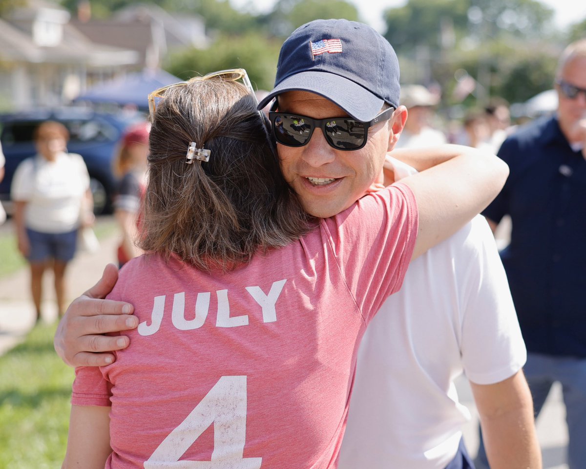 JoshShapiroPA's tweet image. I love the Fourth of July — and the best part is being with your people.
Lori and I hope everyone has a great day with your friends, family, and neighbors. Happy Fourth 🇺🇸
