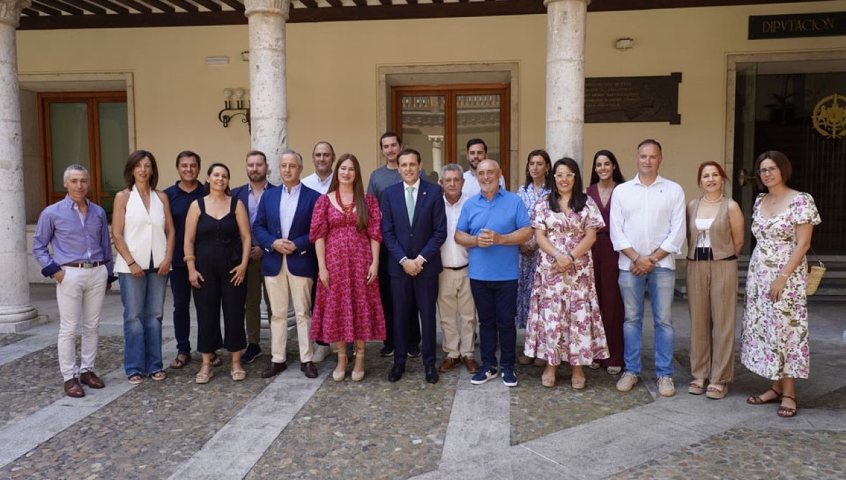 La Diputación impulsa Wine Conexión 2025: música, vino y cultura para dinamizar el medio rural de Valladolid El presidente de la Diputación de Valladolid, Conrado Íscar, junto a la ... SEGUIR LEYENDO EN vinosecologicos.net/la-diputacion-…