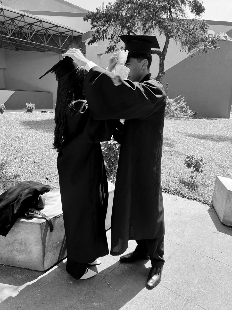 ericggzz's tweet photo. un día muy especial con la persona más especial  🤍🎓 https://t.co/xO49hUyiGQ