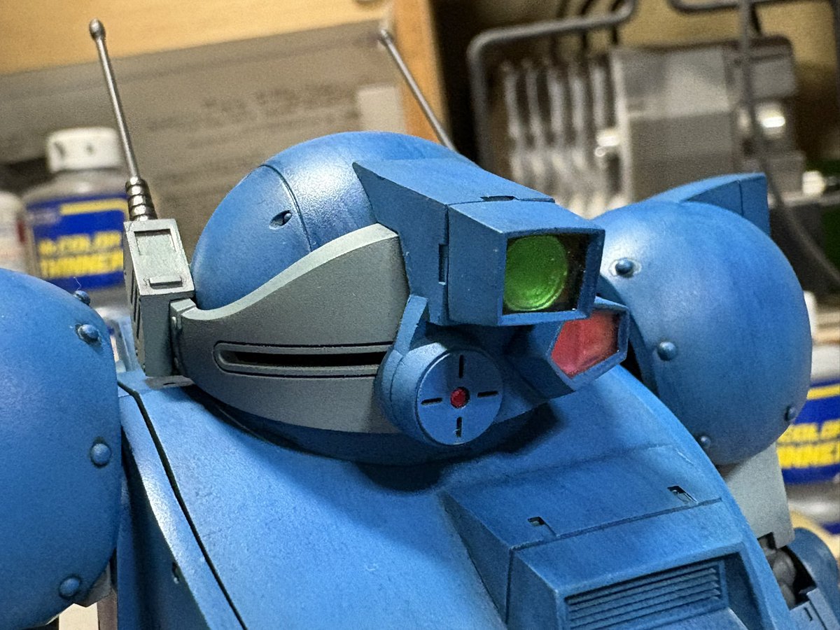 FsEMxK33R7XbIs0's tweet image. レンズカバーの内側は黒色無双を塗ってレンズが浮き上がる感じにしてみた😚
ボディにコーションマーク貼るのやめてミッションパックに入ってる爆雷だけコーションマーク貼ったよ😁
#アニメカフェス2 #ラビドリードッグ
#ボトムズ #工房いやさか