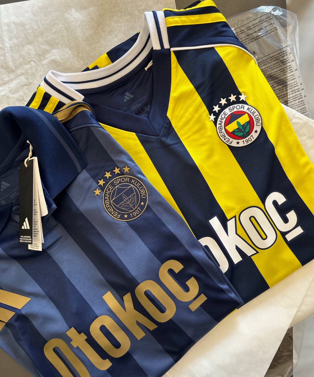 Hangisi? 

💙💛 |  💙

<a href="/adidas/">adidas</a> <a href="/Fenerbahce/">Fenerbahçe SK</a>