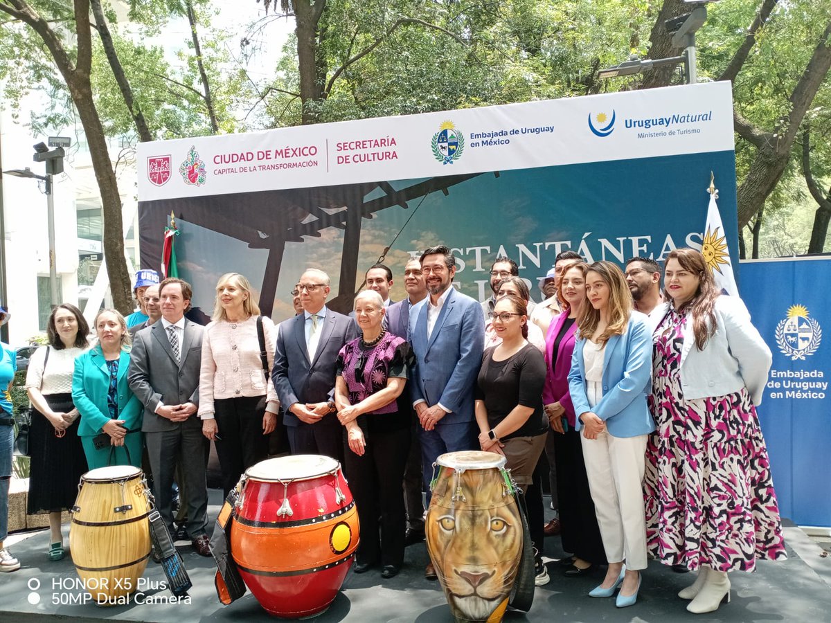 OnesisBP's tweet image. En representación de @EmbaCuMex acompañamos a la Embajada de Uruguay en 🇲🇽 en la exposición 📸 " Instantáneas de Uruguay", actividad que forma parte del Programa de celebraciones por los 200 años de la independencia de ese país.