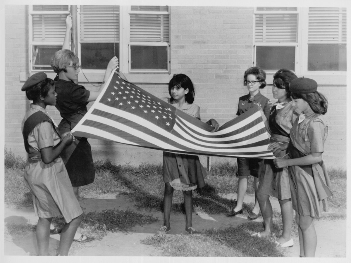 Here’s to spending 4th of July with those you care about most. 💚❤️💙 Via: GSUSA Archives