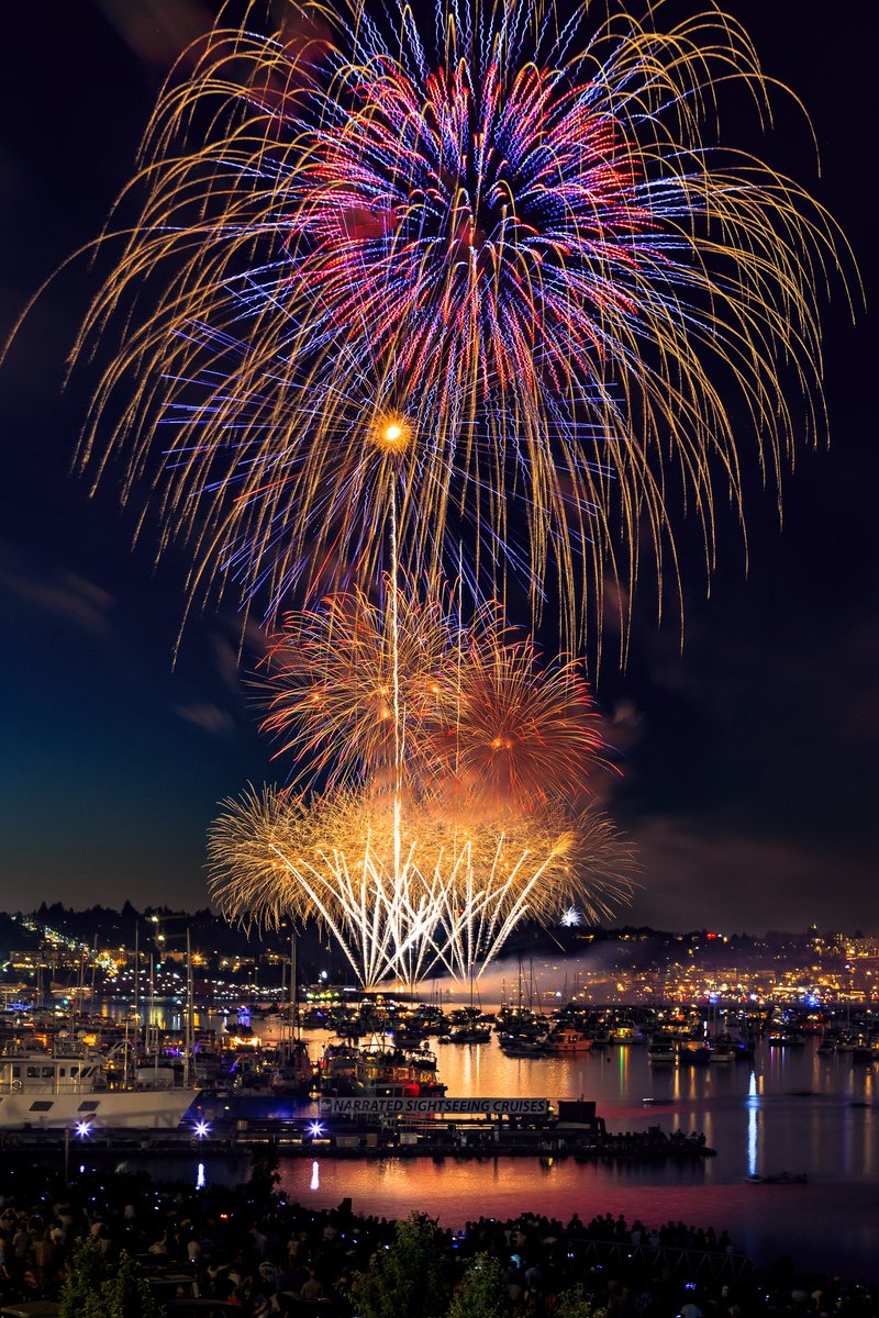 UW's tweet image. Happy Fourth of July, Huskies! Stay safe and have fun! 🎆