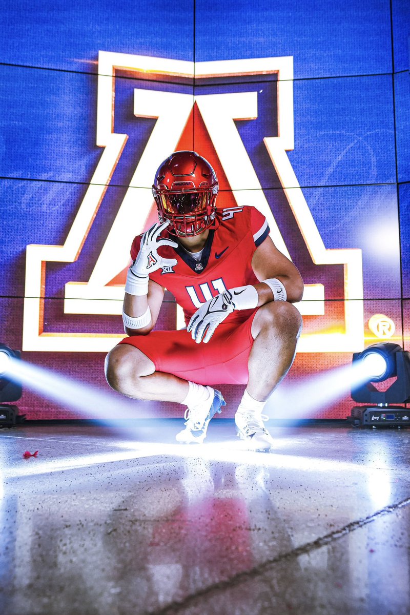 🔴BOOM🔵 3⭐️ ‘26 EDGE Prince Williams has committed to Arizona!!! #BearDown

Williams is the #587th ranked player in the class of 2026 and he is the #55th ranked EDGE according to 247 Sports!