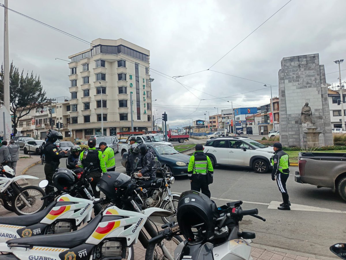 🚨 ¡Seguimos trabajando por tu seguridad!
Junto a la <a href="/PoliciaEcuador/">Policía Ecuador</a> y la <a href="/GuardiaCuenca/">GuardiaCiudadanaCue</a> , continuamos ejecutando operativos de control en diferentes sectores de la ciudad.

👉🏻Mantenemos a Cuenca como la ciudad más segura del país. 

#AmorPorCuenca 

<a href="/czamoramatute/">Cristian Zamora M</a>