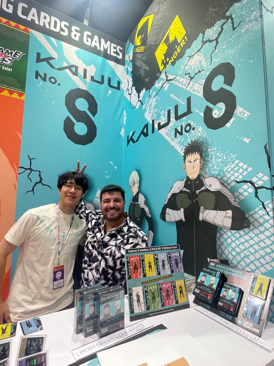 Mr. @nazeehtarsha , English voice of Kafka stopped by our booth SH-4200 at Anime Expo! It’s been an honor!

日比野カフカの英語声優のNazeeh Tarshaさんが当社ブースにいらっしゃいました！

#AX2025 #KaijuNo8 #epochcards