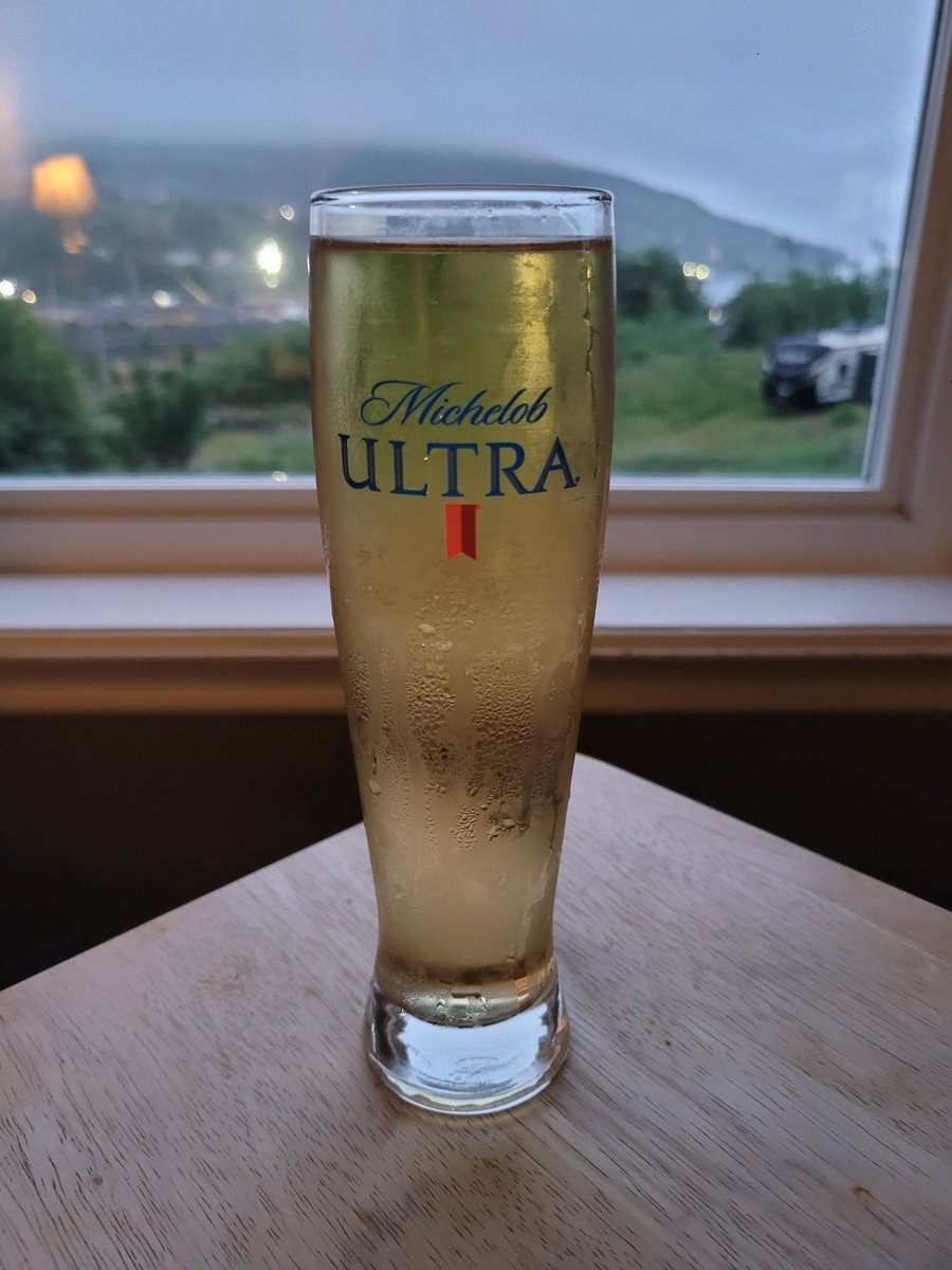 Written_In_Ash's tweet image. For the ale of it #ashthevibehunter #FridayVibes #TGIF #beerwithme @MichelobULTRACA