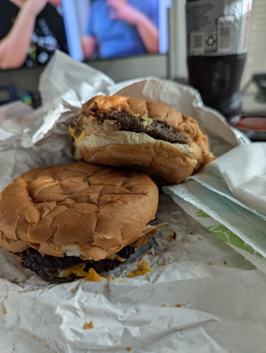 Burger made by the sun itself give it a glass of water or something 🏜️