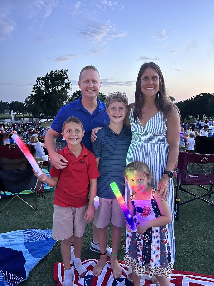Dr. Bennett and her family are enjoying the 4th of July 🇺🇸#GoldenStandard