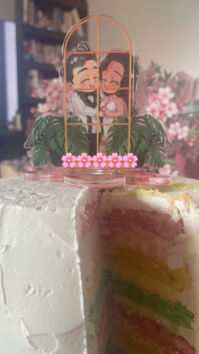 I mentioned some time ago that I illustrated a cake topper for our wedding hehe u///u It has a back and front!

Our cake was a “paradise” rainbow cake where each layer is a diff flavor. Yummy!