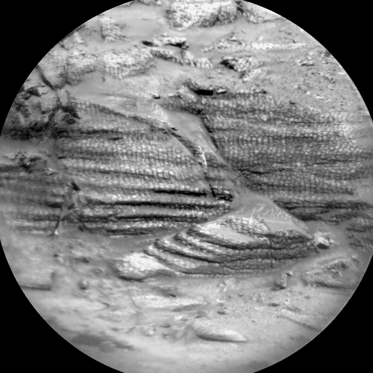 paulsanderson's tweet image. Some interesting rocks that the #Curiosity rover recently came across on #Mars, on June 13, 2025. They are on a mountain slope in the distance. Honeycomb-like textures that kind of look like snakeskin. 😉🤔
See also this new video from Mars Guy:
youtube.com/watch?v=eGzZj2…