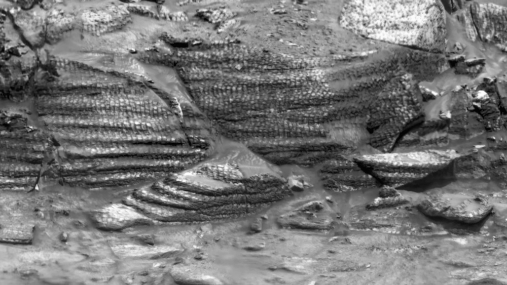 paulsanderson's tweet image. Some interesting rocks that the #Curiosity rover recently came across on #Mars, on June 13, 2025. They are on a mountain slope in the distance. Honeycomb-like textures that kind of look like snakeskin. 😉🤔
See also this new video from Mars Guy:
youtube.com/watch?v=eGzZj2…