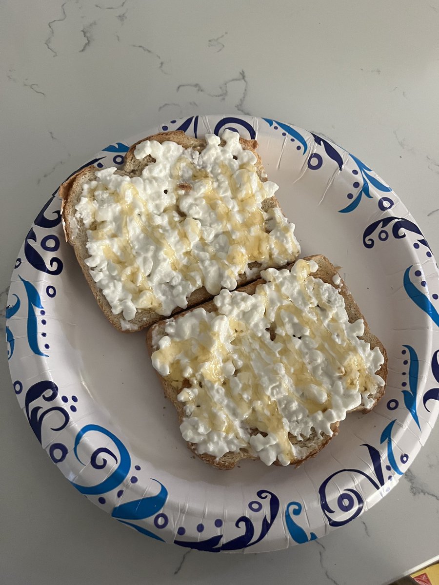 FaithCofer08's tweet image. I work just as hard on my nutrition, speed work and weights to go along with my hitting and field work!!
Breakfast: 21 whole grain bread cottage cheese and honey
Lunch: chicken, sausage, veggies, sweet potatoes, on a low carb wrap with a side of cottage cheese
Dinner not…