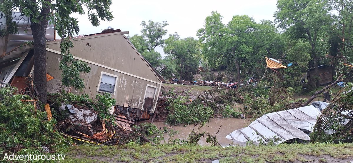 Insight_029's tweet photo. Please keep  🙏 everyone in Kerrville, TX

The Guadalupe River rose 23 feet in 45 minutes after 9.47" of rain in 3 hours

#Texas #flood #kerrville #alert #usa
Central Texas https://t.co/4hiEahumhV