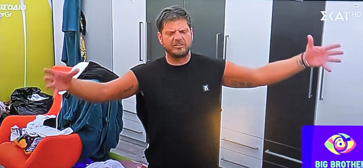 Nikolasgr18's tweet photo. Η Τεντοπουλος ξεβρακωθηκε. Γαβγιζει επειδή ξέρει ότι από την αποστολή καταλαβαμε ότι ο Γκιγκουριας δεν είναι κάγκουρας, αλλά ο ίδιος είναι μαλακας που δεν πήρε θέση σ' ένα ολοφάνερο άδικο. Και τώρα λέει παπάρες #bigbrothergr https://t.co/SQK7pLBd2n