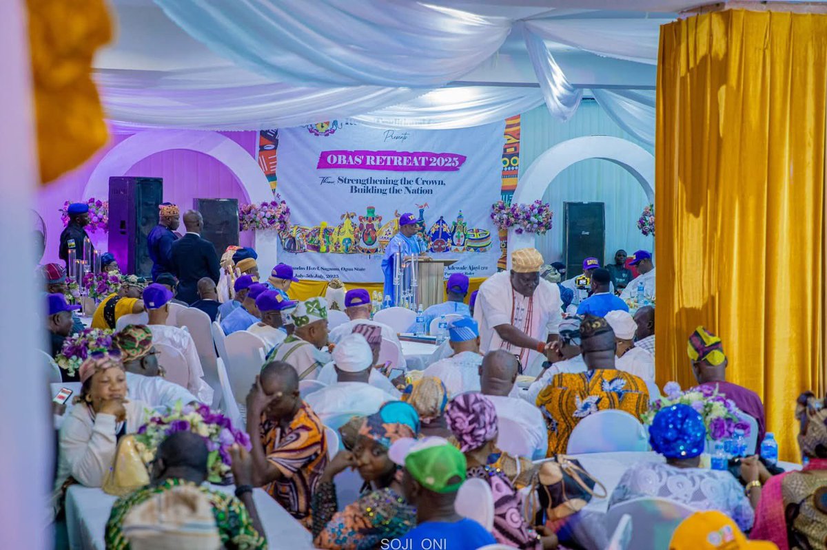 Yesterday, I was the Guest Lecturer on the topic “The Role of Legislature in Shaping a Holistic Budget in Nigeria” at the Second Retreat of Remo Traditional Council of over 40 Royal fathers with The Akarigbo and Paramount Ruler of Remoland Oba Babatunde Ajayi presiding.