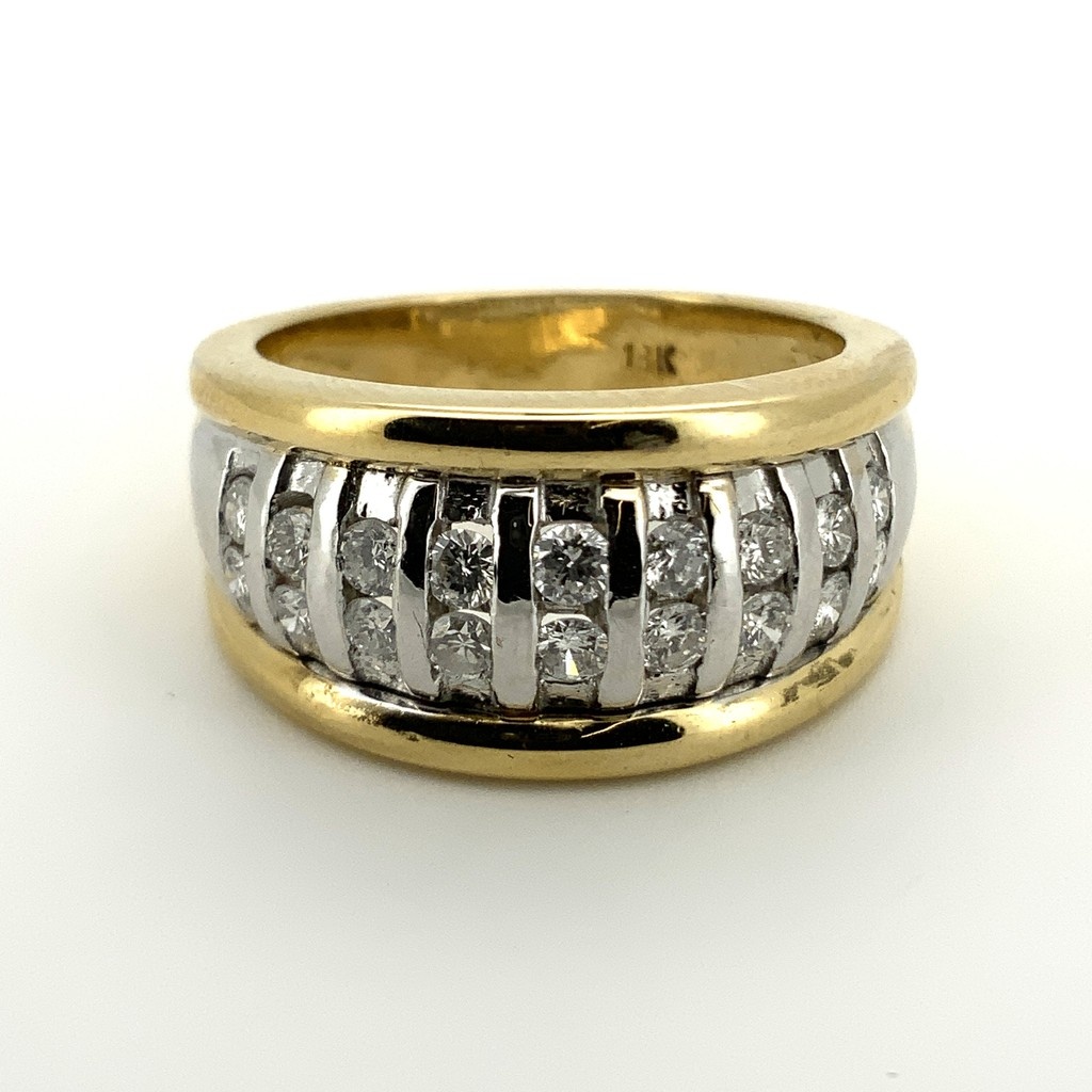 Beautiful 18ct yellow and white gold diamond ring, retails at £1,975.

#jewelworkjewellers #twocolourgold #diamond18ctring #yellowandwhitegold #dressring #finejewellery #jewelleryworthing