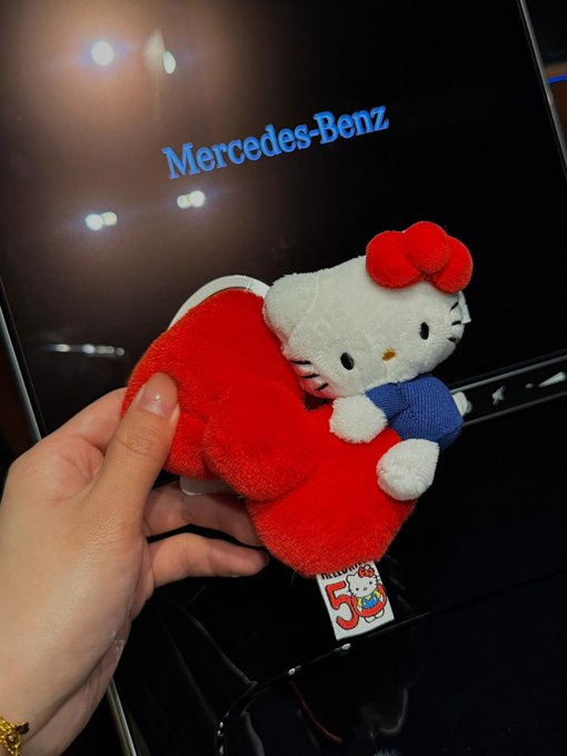In the world of Mercedes-Benz, embrace every childlike moment. 👧🏻