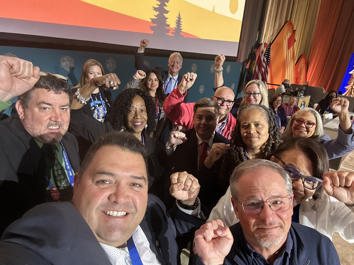 Noel Candelaria ✊🏼🟧 (@noelcandelaria) on Twitter photo “We are organized wisdom workers.” – <a href="/daveswords/">David Edwards</a>, <a href="/eduint/">Education International</a> General Secretary
Global union leaders sent messages of solidarity to U.S. educators at #NEARA as we fight back against authoritarian attacks, privatization, union-busting, & harm to our students.
#UnionStrong
#GoPublic “We are organized wisdom workers.” – <a href="/daveswords/">David Edwards</a>, <a href="/eduint/">Education International</a> General Secretary
Global union leaders sent messages of solidarity to U.S. educators at #NEARA as we fight back against authoritarian attacks, privatization, union-busting, & harm to our students.
#UnionStrong
#GoPublic