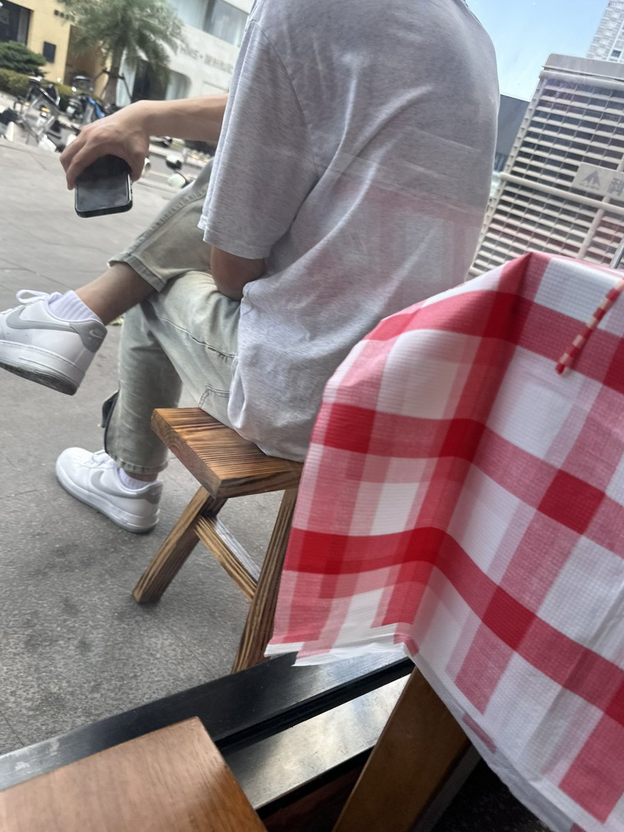 kiryoqq's tweet photo. 好白的袜子 https://t.co/SAnnc2CywW