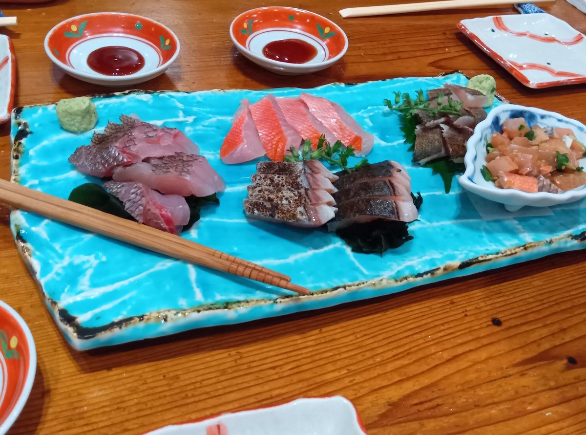 牛すじ煮込みカレーと銀座の居酒屋です🙆
慶應の友人たちに近況を報告したら
「そんなとこだろうと思ったよ(笑)会計は気にするな、とりあえず仕事みつけろ👍」と皆で奢ってくれました。
イケメンすぎる😘思わず泣いちまった。そして絶賛二日酔い