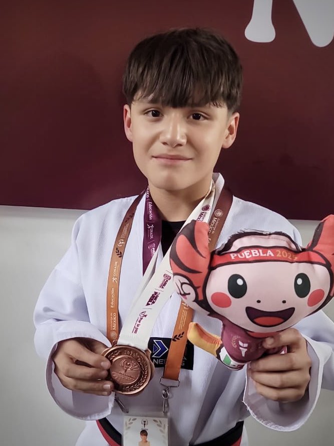 BettyCotaPonce's tweet photo. Son niñas, niños y jóvenes que no solo brillan en las canchas y pistas, sino también en sus aulas. ¡Son ejemplo de lo que Sonora puede lograr cuando se cree en la educación y el deporte!

👏 ¡Felicidades a toda la delegación Sonora! (3/3)

#TierraDeOportunidades #OrgulloSonorense #JuegosNacionalesEscolares