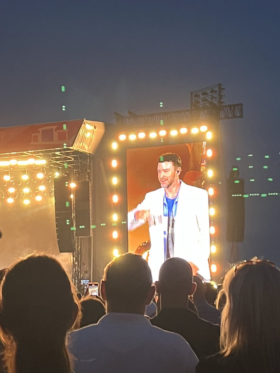 hacky478's tweet image. Justin Timberlake you were amazing. I have to say if I went a day before I would not be in the mood because of Diogo’s death. I just felt better when I woke up. When I was watching JT the first thing I thought was, wow this guy is too big for Chelmsford City Racecourse. Literally…