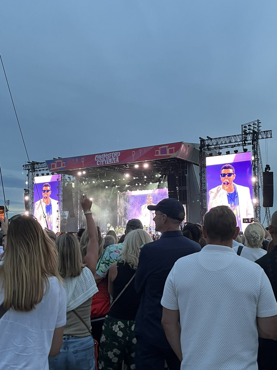 hacky478's tweet image. Justin Timberlake you were amazing. I have to say if I went a day before I would not be in the mood because of Diogo’s death. I just felt better when I woke up. When I was watching JT the first thing I thought was, wow this guy is too big for Chelmsford City Racecourse. Literally…