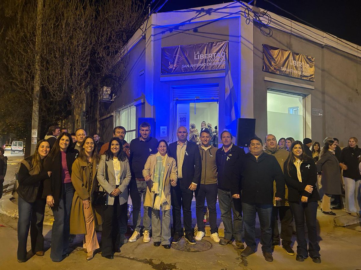 Analía Corvino (@analiacorvino) on Twitter photo Inauguración del local de La Libertad Avanza en San Antonio de Areco
VLLC!!!
<a href="/JMilei/">Javier Milei</a>
<a href="/KarinaMileiOk/">Karina Milei</a>
<a href="/SPareja_/">Sebastián Pareja</a>
<a href="/LLAenPBA/">La Libertad Avanza - Provincia de Buenos Aires</a> Inauguración del local de La Libertad Avanza en San Antonio de Areco
VLLC!!!
<a href="/JMilei/">Javier Milei</a>
<a href="/KarinaMileiOk/">Karina Milei</a>
<a href="/SPareja_/">Sebastián Pareja</a>
<a href="/LLAenPBA/">La Libertad Avanza - Provincia de Buenos Aires</a>