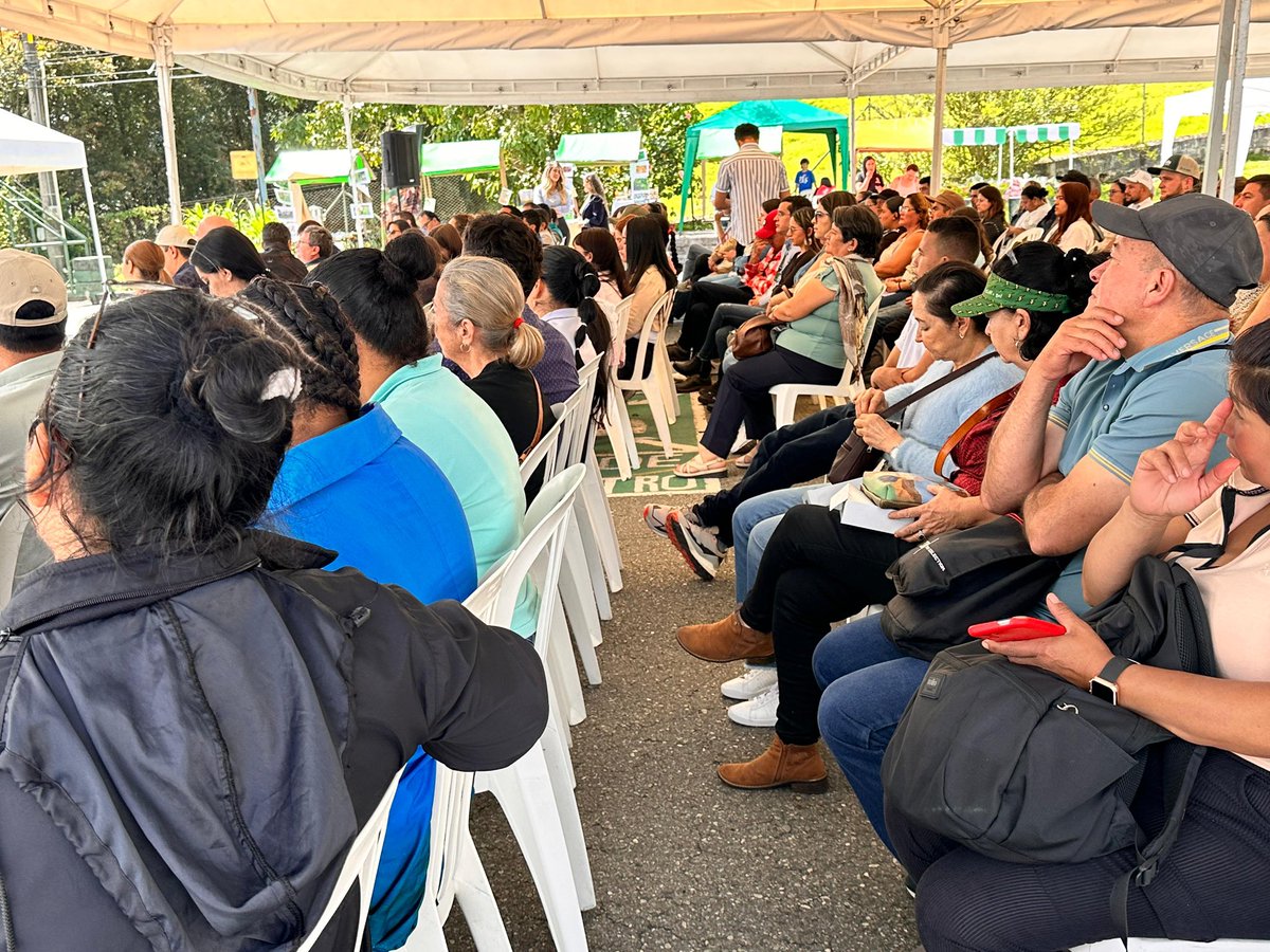 Clausuramos con gratitud y esperanza el convenio SANAR.

🤝Gracias a la voluntad de la <a href="/GobAntioquia/">Gobernación de Antioquia</a> , <a href="/cornare/">Cornare</a> , los municipios de su jurisdicción y Masbosques, sembramos juntos un camino hacia la soberanía alimentaria, la biodiversidad y la memoria ancestral.

Agradecemos
