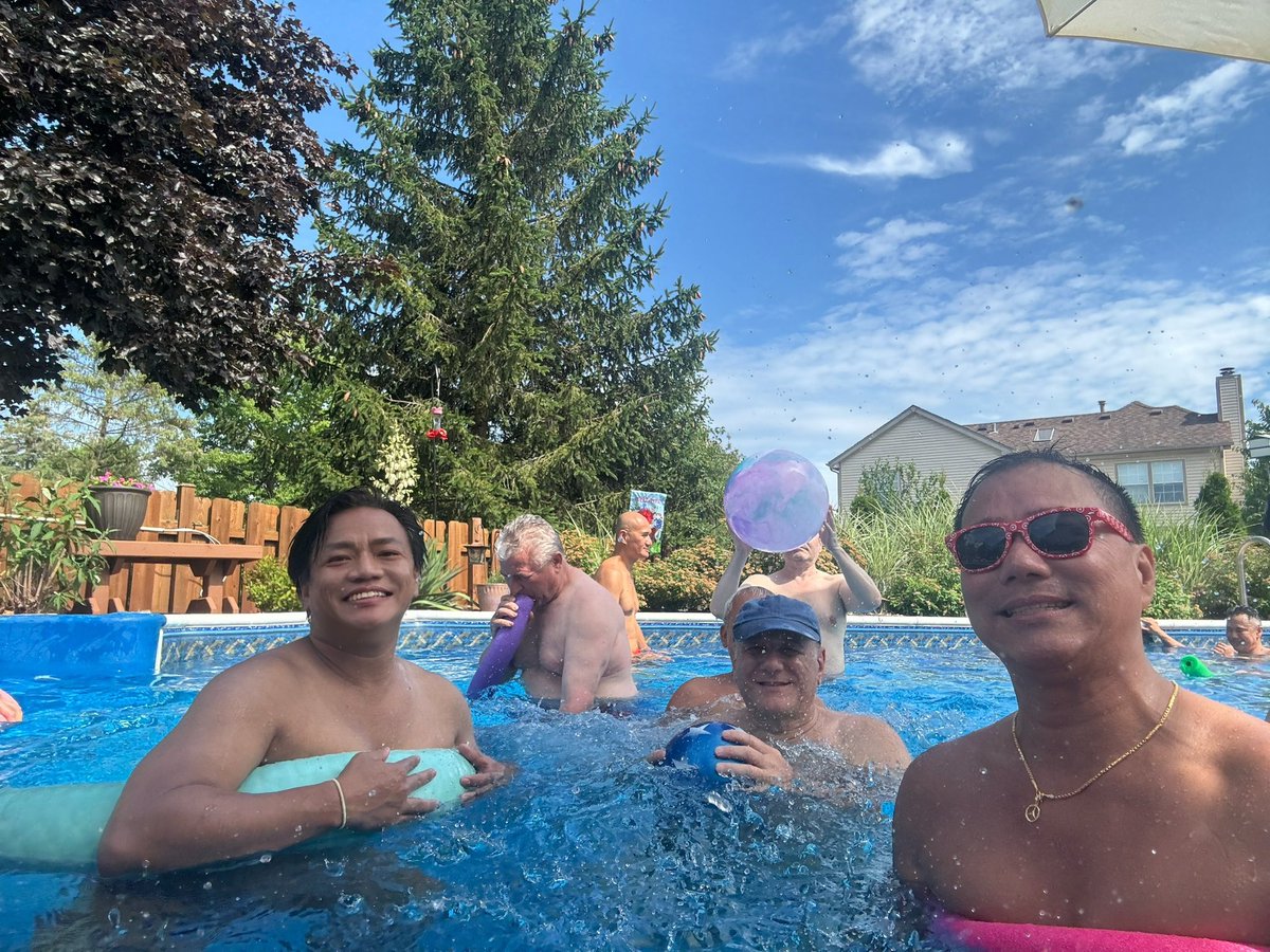 redginger143's tweet image. 🇺🇸🎇 Splashing into the 4th of July at John Kinyon and Hung’s epic Pool potluck! 🌞🍔 Thanks for bringing everyone together! 💦🎉 #FourthOfJuly #PoolPartyFun